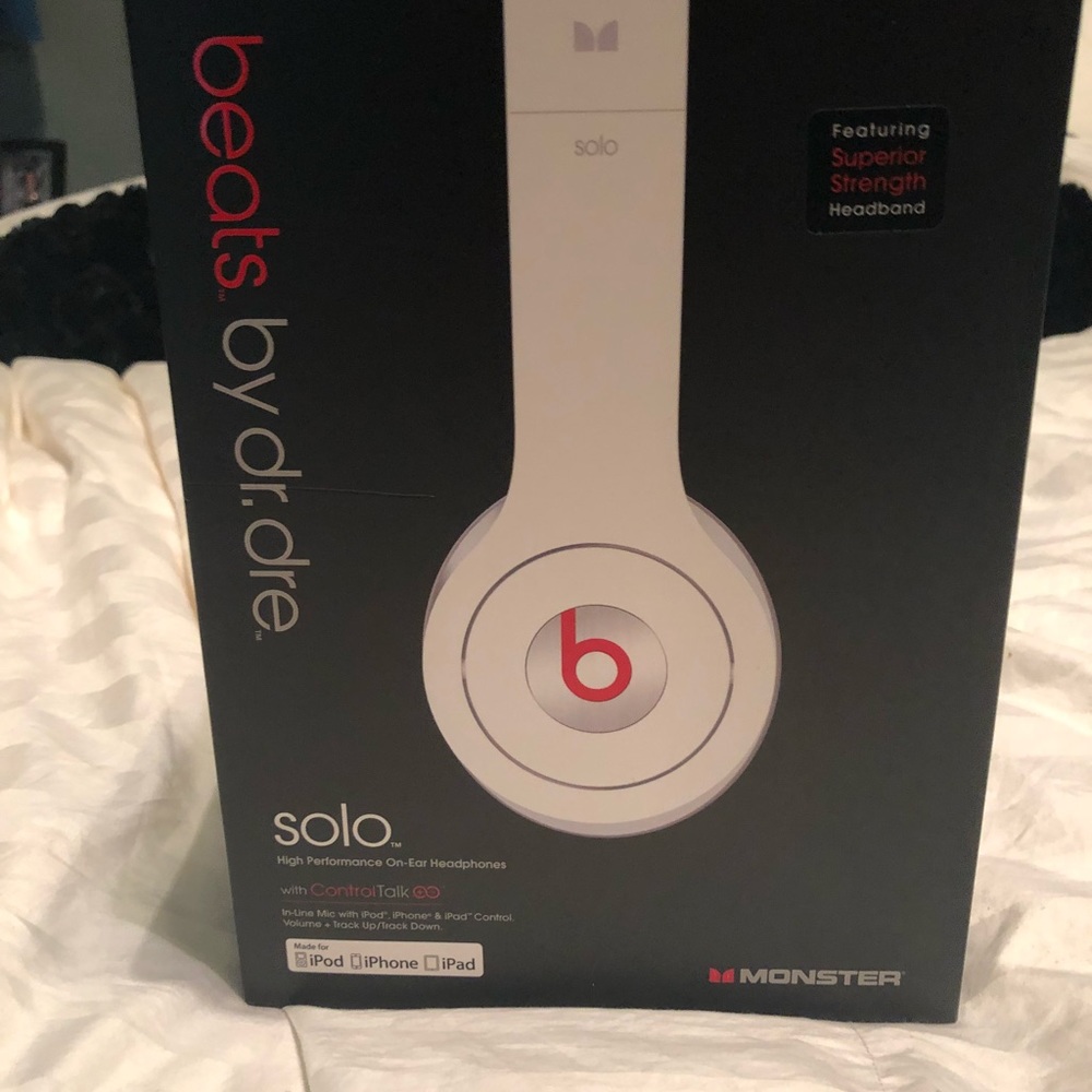 White solo beats by dre